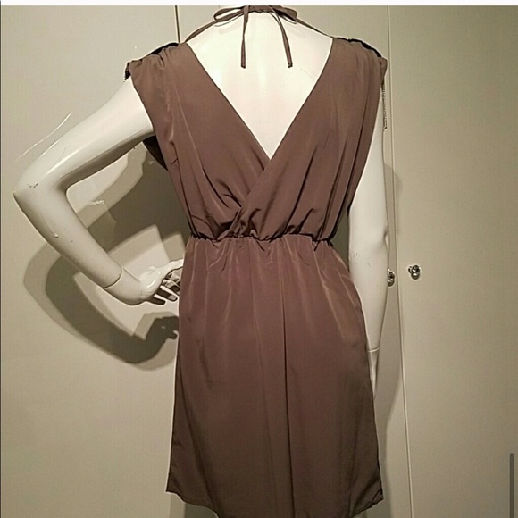Embellished taupe dress with epaulettes - Picture 6 of 6